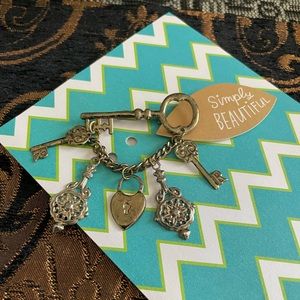 ♥️ Antique Look Pin Goth Brooch Keys various metal tones silver, copper, bronze